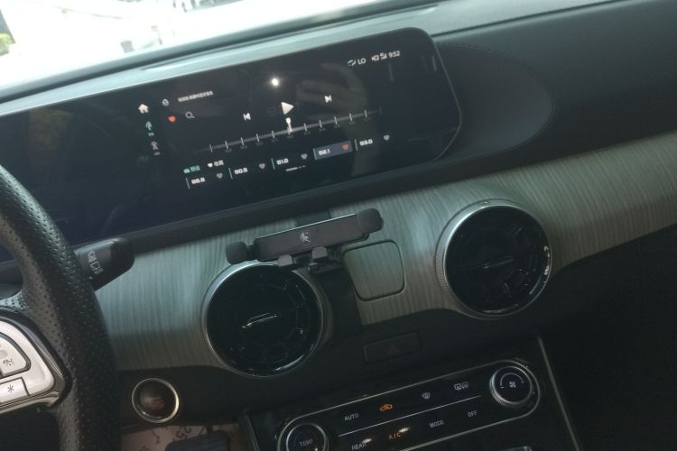 Used FORTHING Yacht 2022 1.5T DCT Chasing-the-Waves Edition Audio And AC Panel