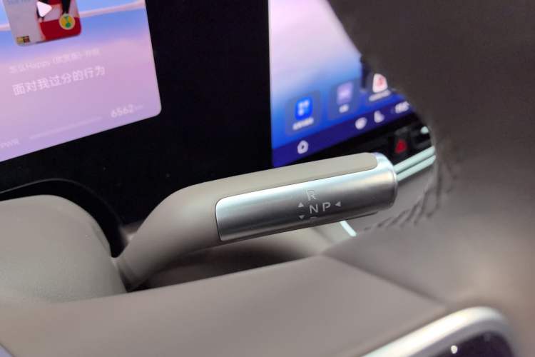 Used Hima AITO M9 2025 Extended-Range Max Version 52 kWh 6-Seater Edition Gear Lever