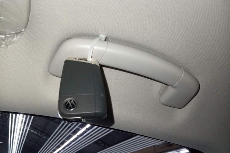 Used Volkswagen Tiguan L 2025 Model Outstanding Version 330TSI Automatic Two-Wheel Drive R-Line Longyao Edition
