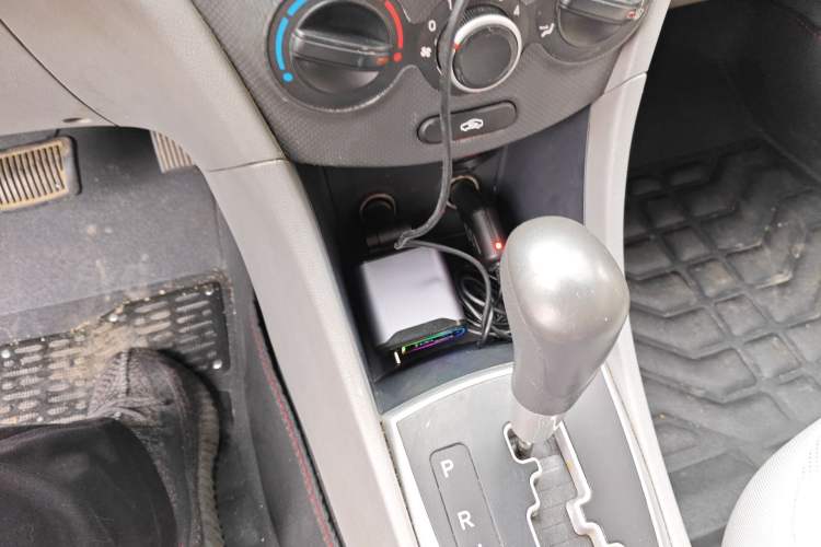 Used Hyundai Verna (older generation) 2010 Sedan 1.4L Automatic Fashionable GT Model Gear Lever