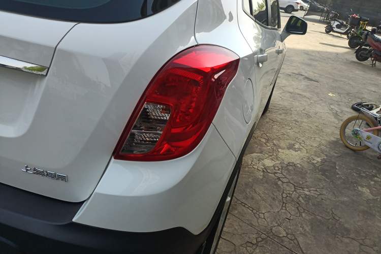 Used Buick Encore 2015 1.4T Automatic Two-Wheel Drive Urban Elite Version
