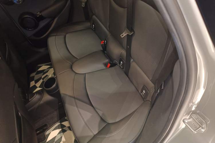 Used MINI MINI 2023 Updated 1.5T COOPER Artist Five-Door Edition