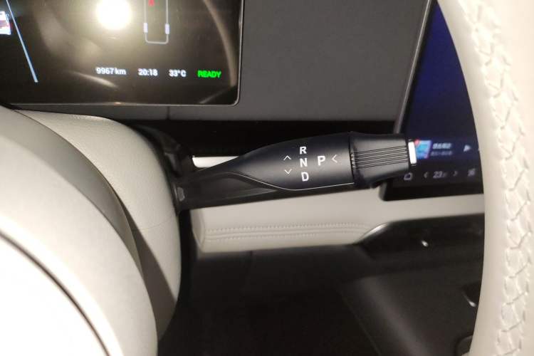 Used VOYAH Dream 2025 PHEV Four-Wheel Drive Prestige Kunpeng Edition Gear Lever