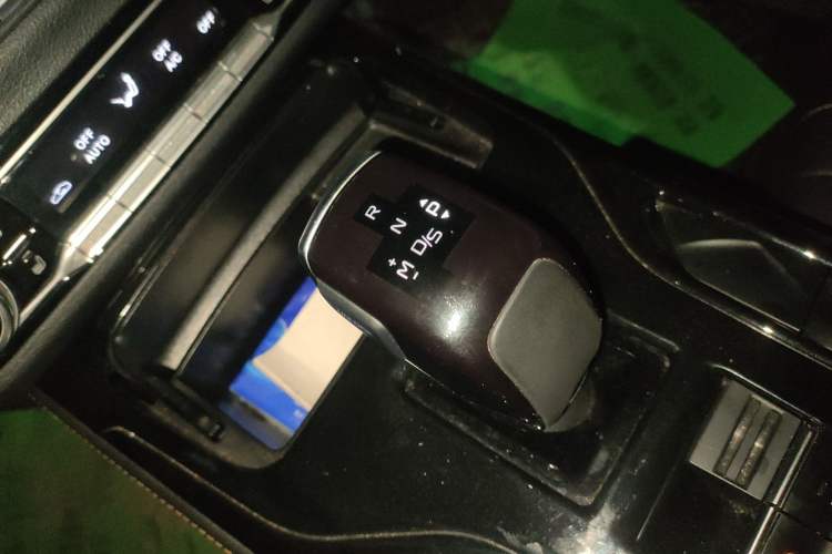 Used Bestune T77 2021 PRO 280 TID Automatic Luxury Model Gear Lever