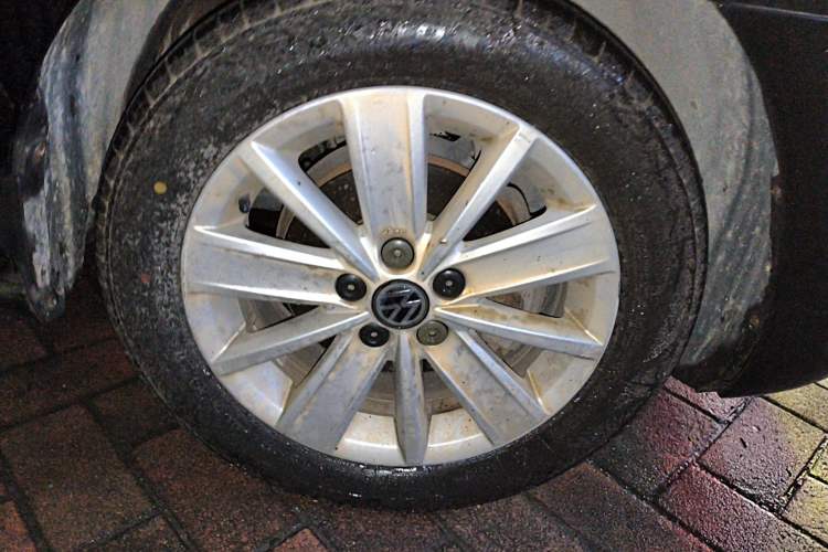 Used Volkswagen Jetta 2013 1.6L Manual Comfort Model Right Front Wheel Hub
