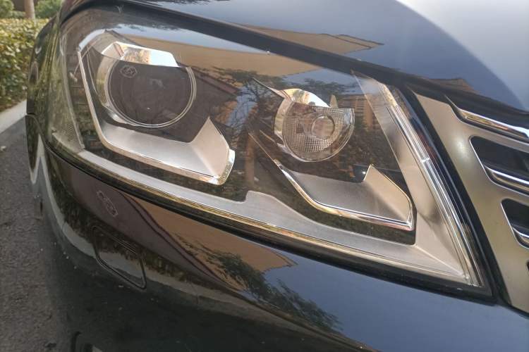 Used Volkswagen Magotan 2013 1.8TSI Prestige Model Right Front Headlight