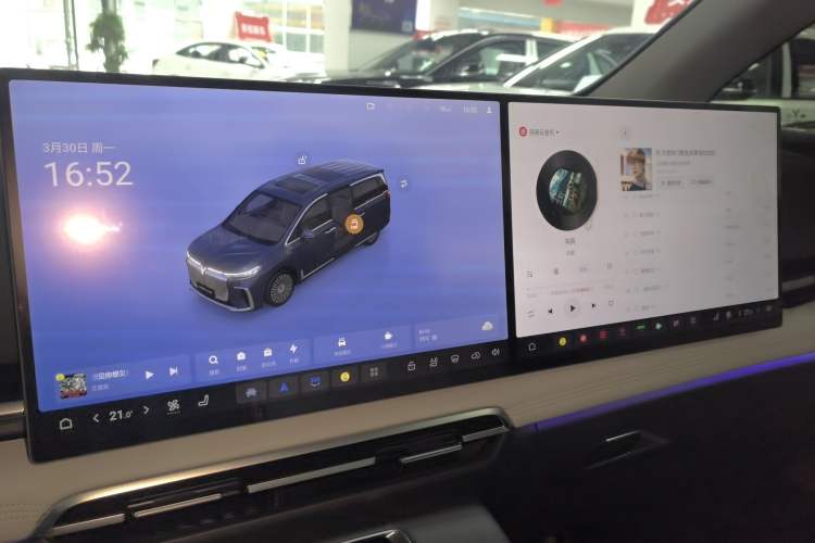 Used VOYAH Dream 2025 PHEV Four-Wheel Drive Prestige Kunpeng Edition Audio And AC Panel