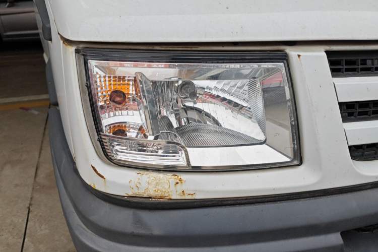 Used Iveco Daily 2017 2.5T A35 Low-Roof 5-7 Seater Passenger Van 47Z5
