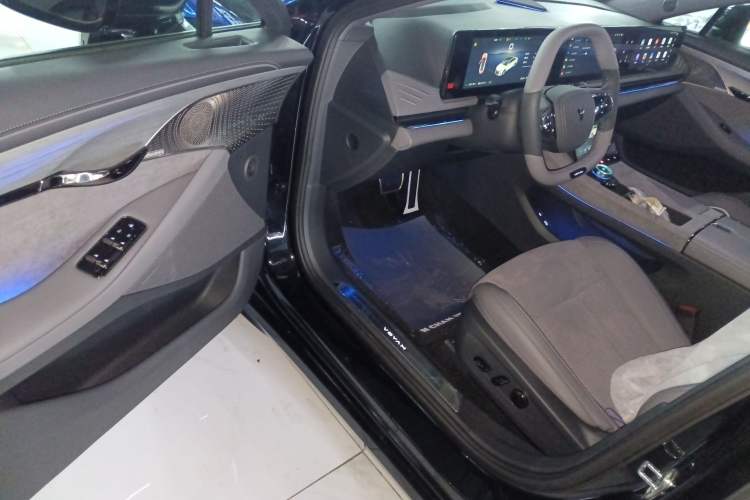 Used VOYAH PASSION 2024 PHEV Four-Wheel Drive Ultra-Long Range Executive Edition