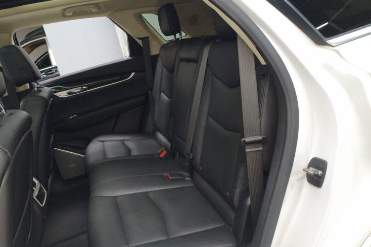 Used Cadillac XT5 2018 25T Luxury Model Left Rear Seat