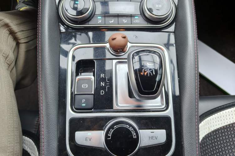 Used BYD Qin New Energy 2017 Qin 1.5T 100 Gear Lever