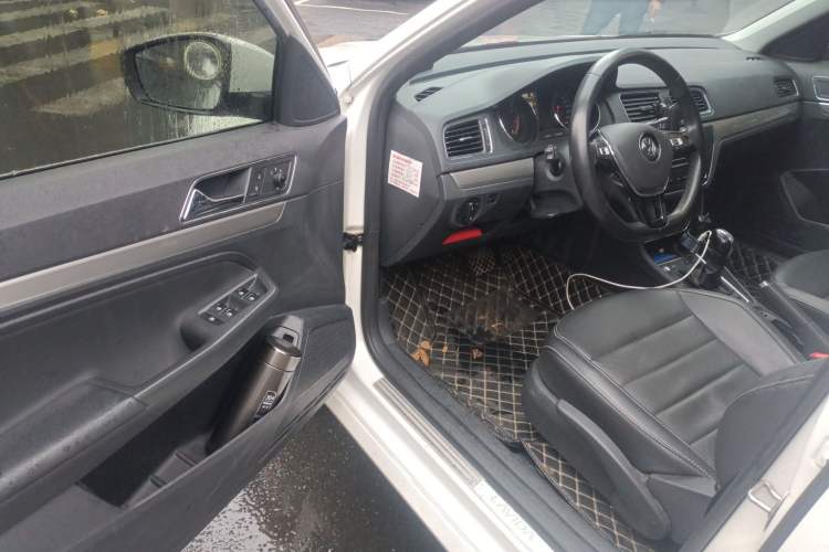 Used Volkswagen Lavida 2017 1.6L Automatic Comfort Edition
