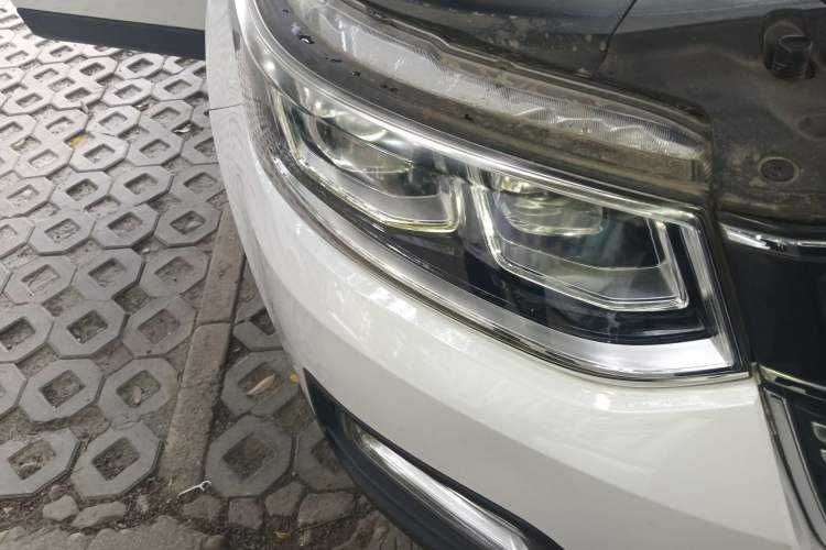 Used CHANGAN CS95 2017 2.0T Four-Wheel Drive ZhiZun Edition Right Front Headlight