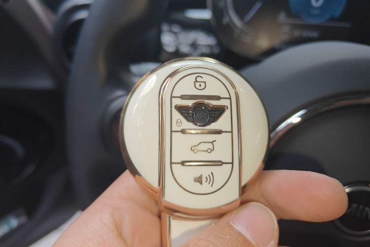 Used MINI 2023 Updated 1.5T COOPER Artist Five-Door Edition Vehicle Key