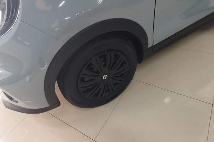 Used Leapmotor T03 2023 200 Lite Edition Left Front Wheel Hub