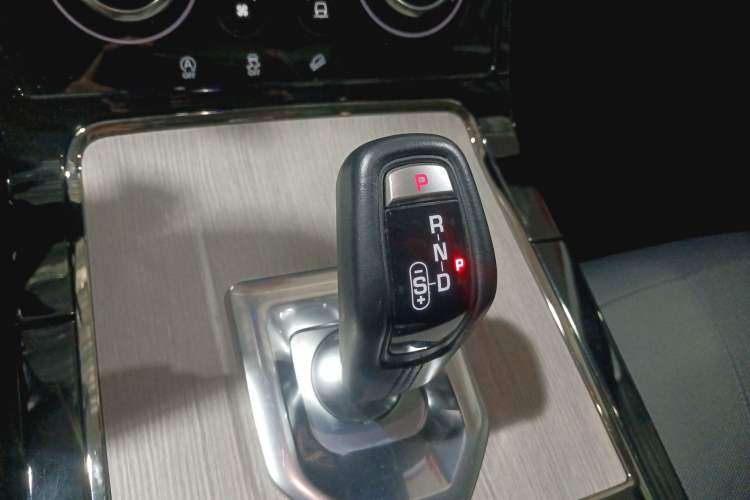 Used Land Rover Range Evoque 2021 Range Rover Velar 249 PS R-Dynamic S Performance Edition
