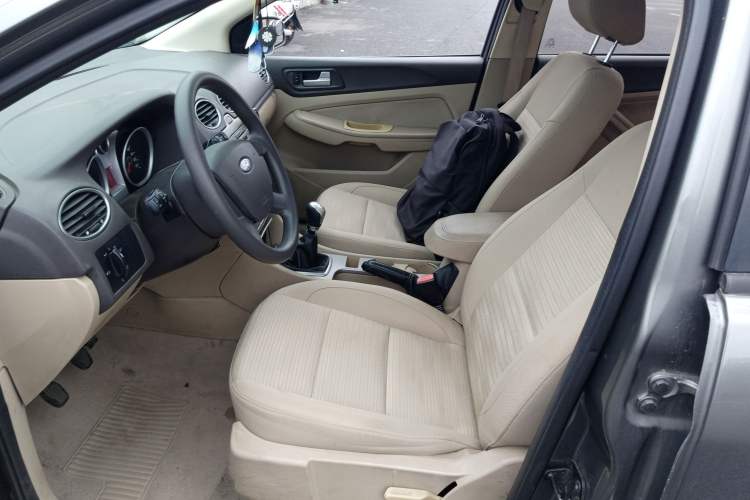 Used Ford Focus 2012 Sedan Classic 1.8L Manual Fashion Edition Left Front Seat