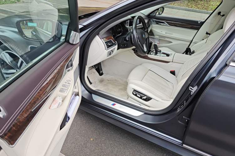 Used BMW 7 Series 2018 740Li xDrive Luxury Edition M Sport Package Black Flame Version
