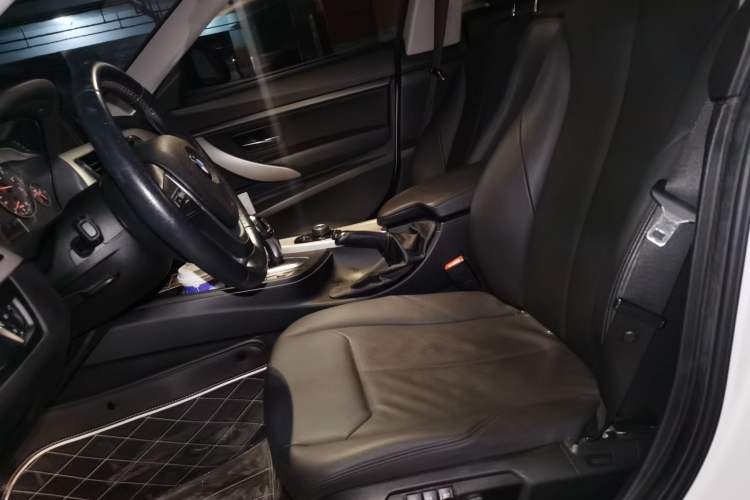 Used BMW 3 Series GT 2016 320i Fashion Model Left Front Seat