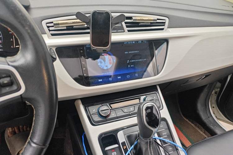 Used Geely Auto Emgrand X7 Sport 2018 1.8TD Automatic Two-Wheel Drive Smart Connect 4G Internet Edition
