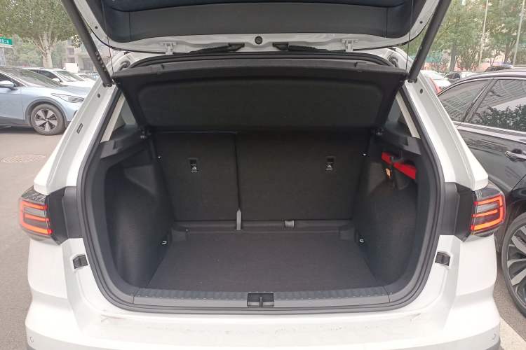 Used Volkswagen Tharu 2024 300TSI Two-Wheel-Drive Moon Luxury Edition