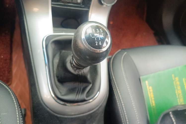 Used Chevrolet Cruze 2013 Hatchback 1.6L Manual Luxury Model Gear Lever