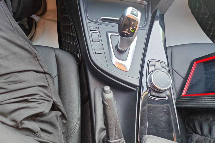 Used BMW 3 Series 2016 320Li Ambition Model
