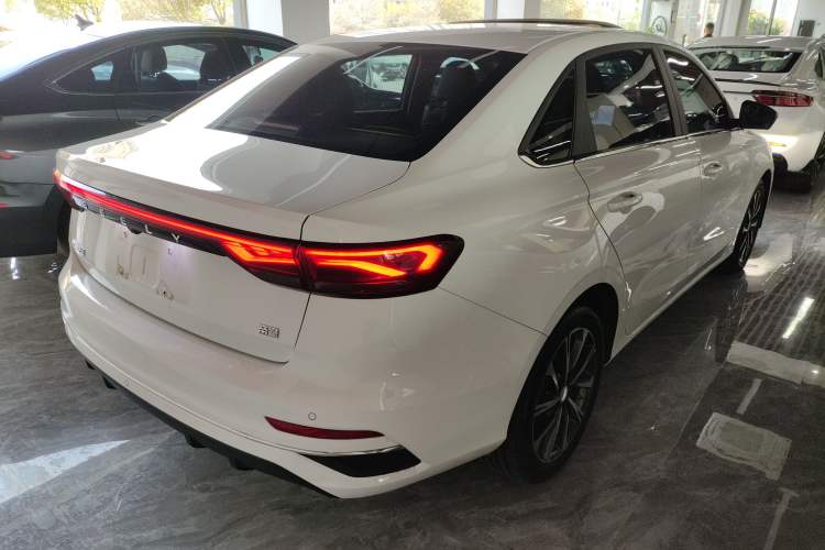 Used Geely Auto Emgrand 2025 4th Generation 1.5L CVT Flagship Version
