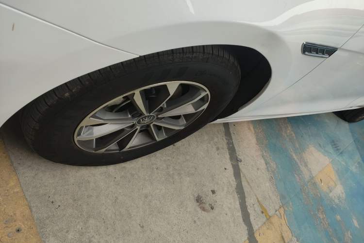 Used BYD Qin PLUS 2024 HONOR Edition DM-i 55KM Leading Model Left Front Wheel Hub