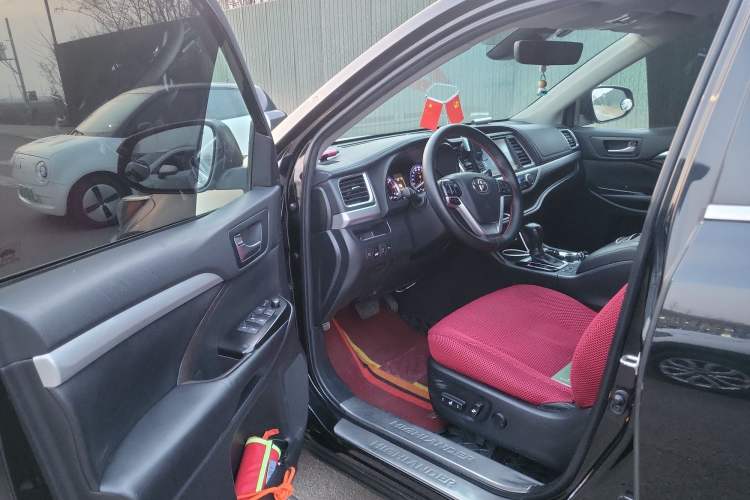 Used Toyota Highlander 2018 2.0T Four-Wheel Drive Luxury Version 7 Seats China VI Standard Driver Seat