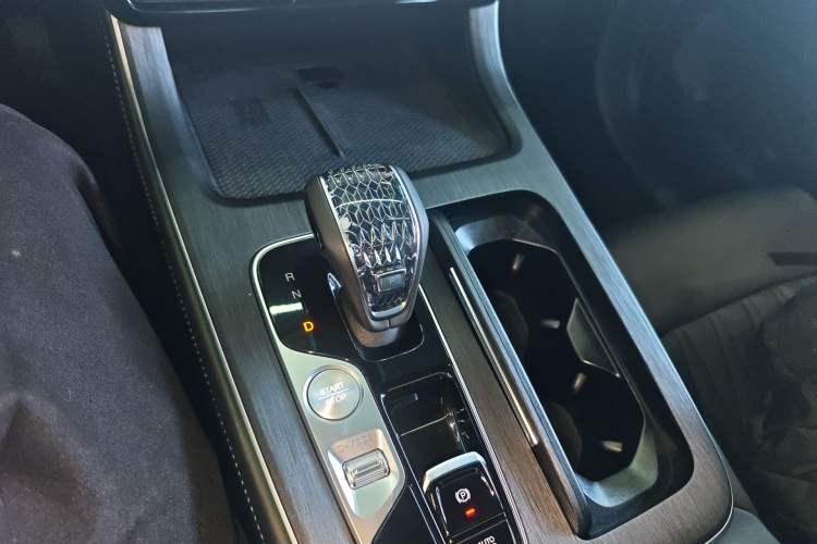 Used GAC Trumpchi GS8 2024 Linghang Series 2.0 TGDI Two-Wheel Drive Luxury Smart Connectivity Version Gear Lever