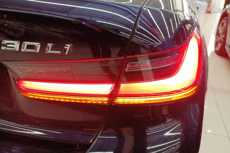 Used BMW 3 Series 2025 330Li M Sport Shadowline Package Right Rear Taillight