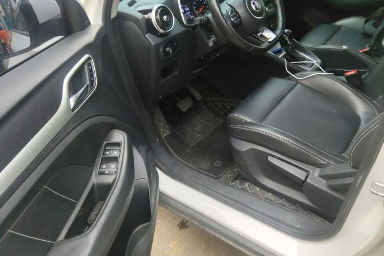 Used MG ZS 2017 1.5L Automatic Luxury Edition Interior 3