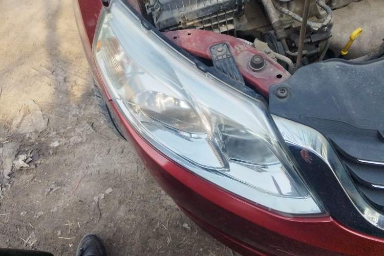 Used Baojun 630 2013 1.5L automatic comfort version Right Front Headlight