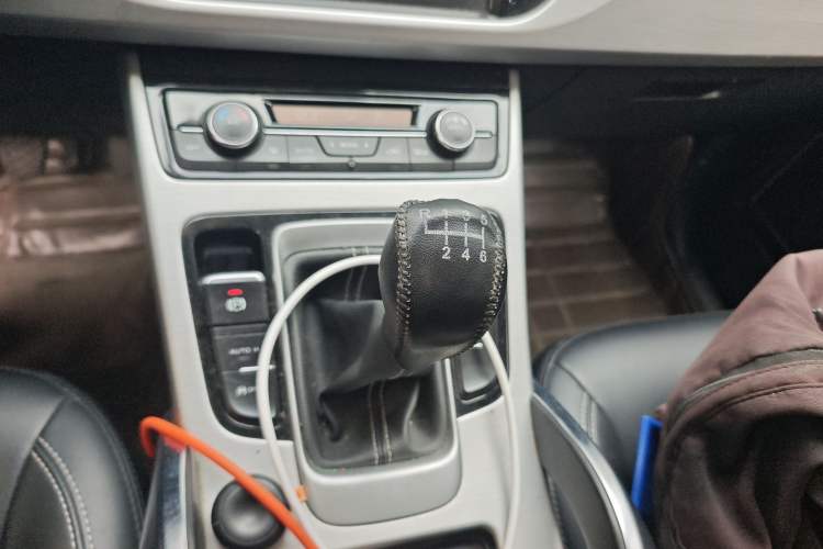 Used Geely Auto Emgrand X7 Sport 2016 2.0L Manual Smart Connect Version
