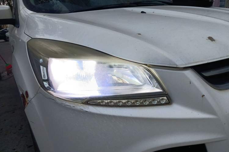 Used Ford Kuga 2015 1.5L GTDi Two-Wheel-Drive Comfort Model Right Front Headlight