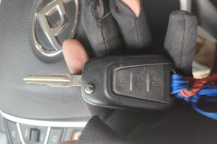 Used SAIC MAXUS Xintu V80 2021 2.0T PLUS AMT Aoyuntong Short-Wheelbase Mid-Roof 5/6-Seater Vehicle Key