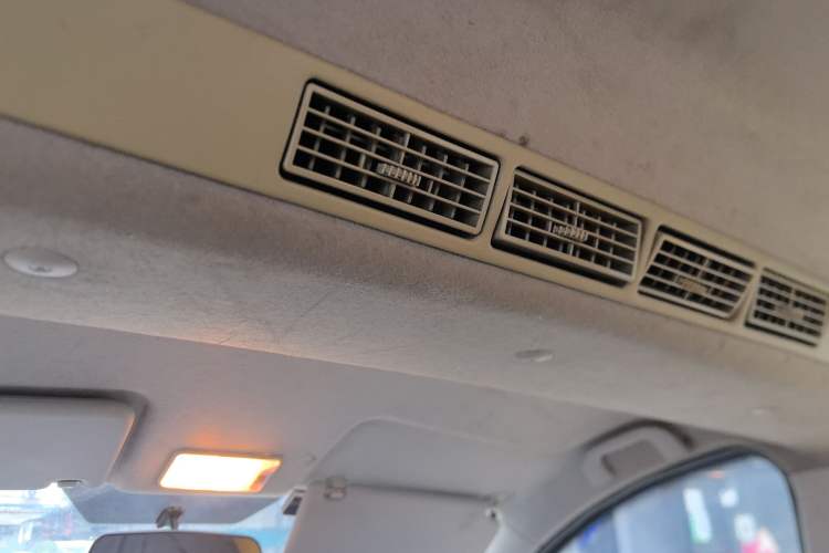 Used BAIC Weiwang M20 2014 1.5L practical type BJ415A Headliner