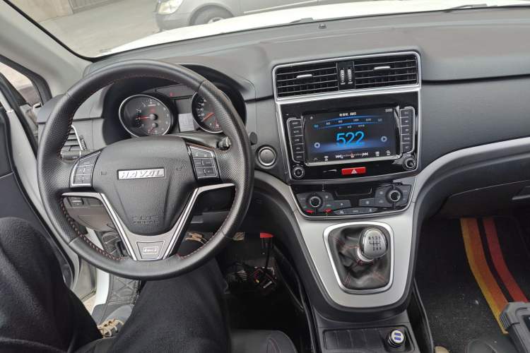 Used Haval M6 2019 1.5T Manual Two-Wheel Drive Elite Version China VI Standard Center Console