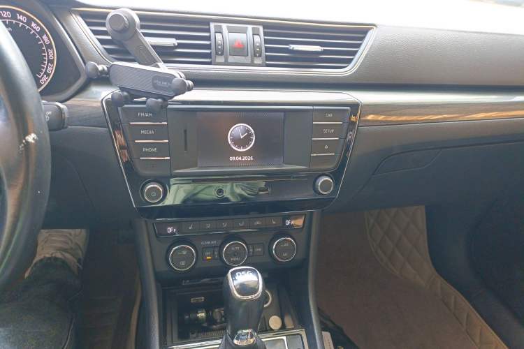 Used Skoda Superb 2016 TSI330 DSG Smart Drive Edition Audio And AC Panel