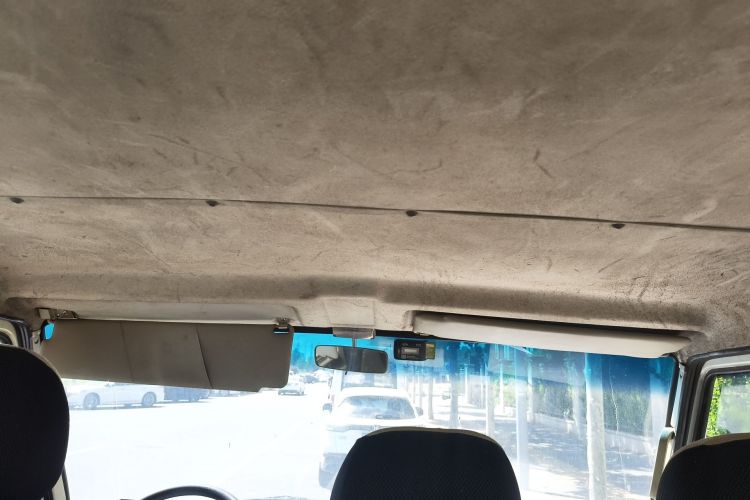 Used Iveco Daily 2020 2.5T A35 Passenger Van with Dual Tires Low Roof 5-9 Seats China V Emission Standard Headliner