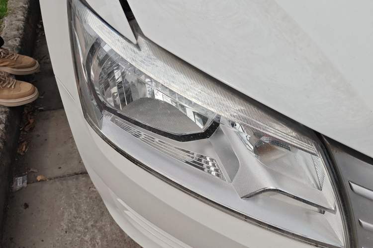 Used Volkswagen Santana 2013 1.6L Automatic Fashion Edition Right Front Headlight