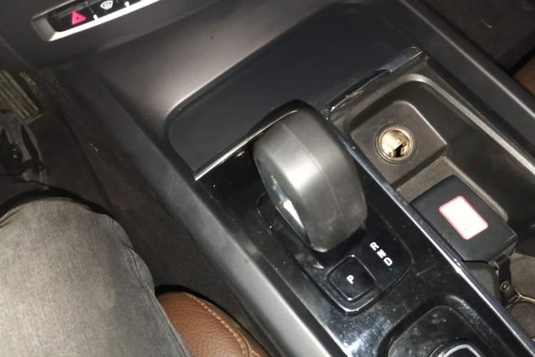 Used Volvo XC60 2023 B5 4x4 Smart Luxury Edition Gear Lever