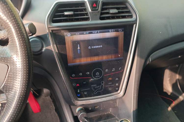 Used Haima Fumei 2017 1.6L Manual Luxury Model Audio And AC Panel