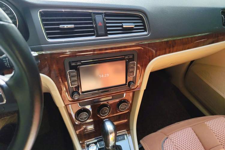 Used Volkswagen Lavida 2013 Revised Version 1.6L Automatic Luxury Edition
