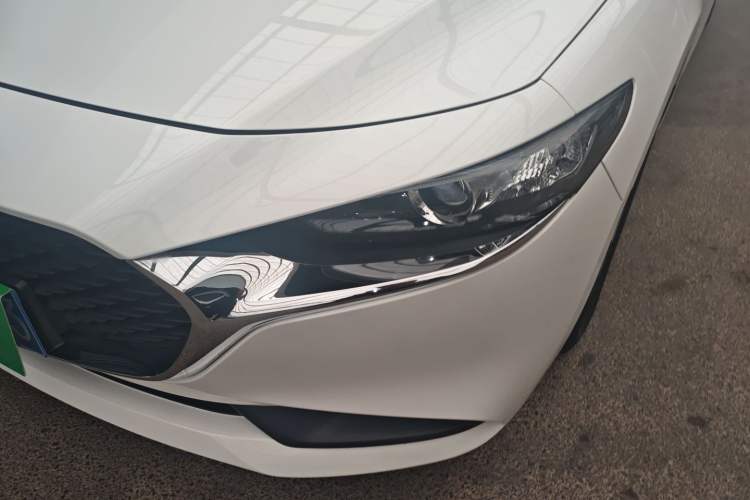 Used Mazda Mazda 3 Axela 2021 1.5L Automatic Luxury Version
