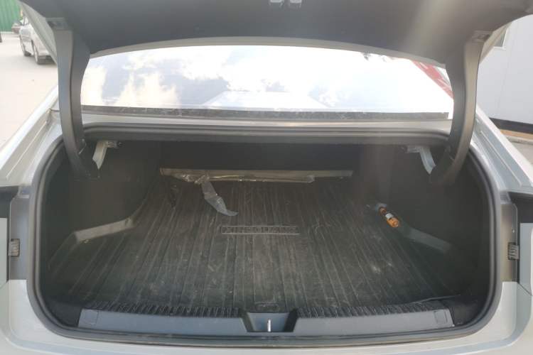 Used Wuling Xingguang 2024 Co-Creation Edition 510 Advanced Model Trunk