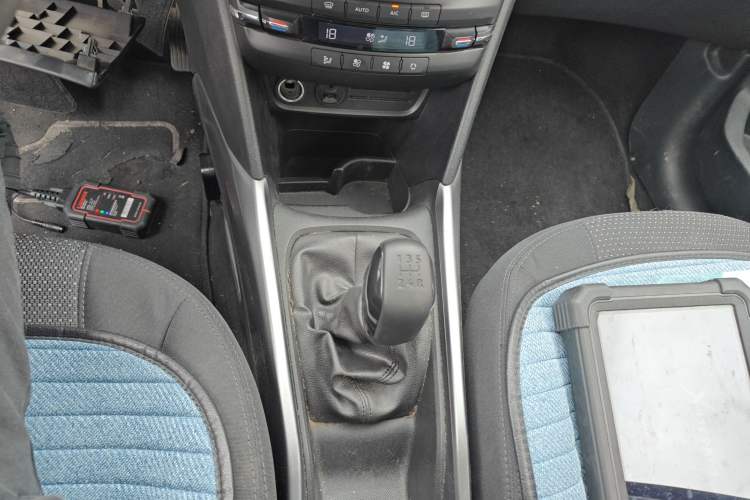 Used Peugeot 2008 2014 1.6L Manual Fashion Edition Gear Lever