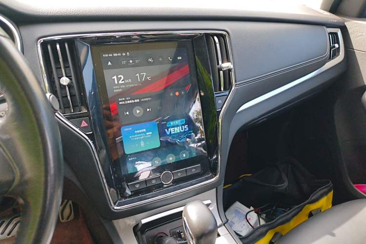 Used Roewe RX5 2016 30T Two-Wheel Drive Automatic Internet Smart Edition Audio And AC Panel