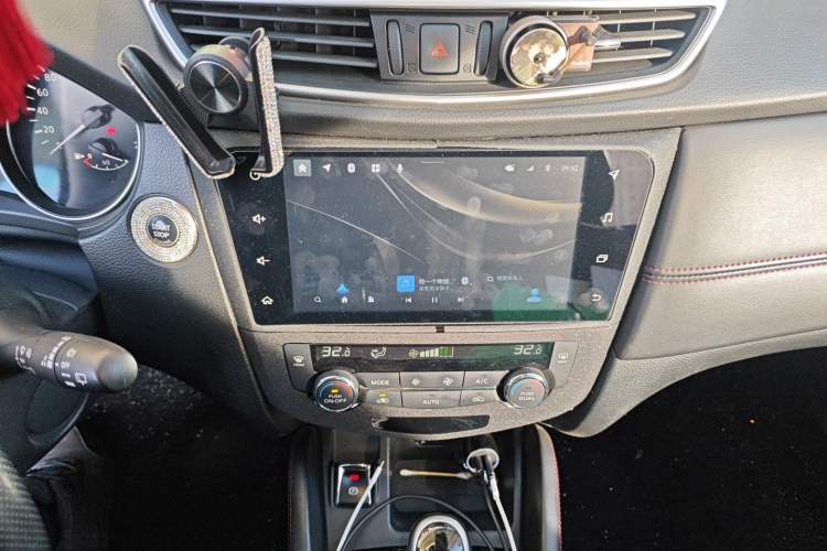 Used Nissan Qashqai 2022 2.0L CVT XV Premier Luxury Edition Audio And AC Panel